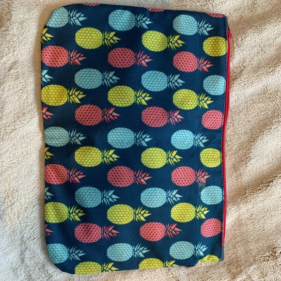 Waterproof Travel bag pineapple print - Picture 3 of 4